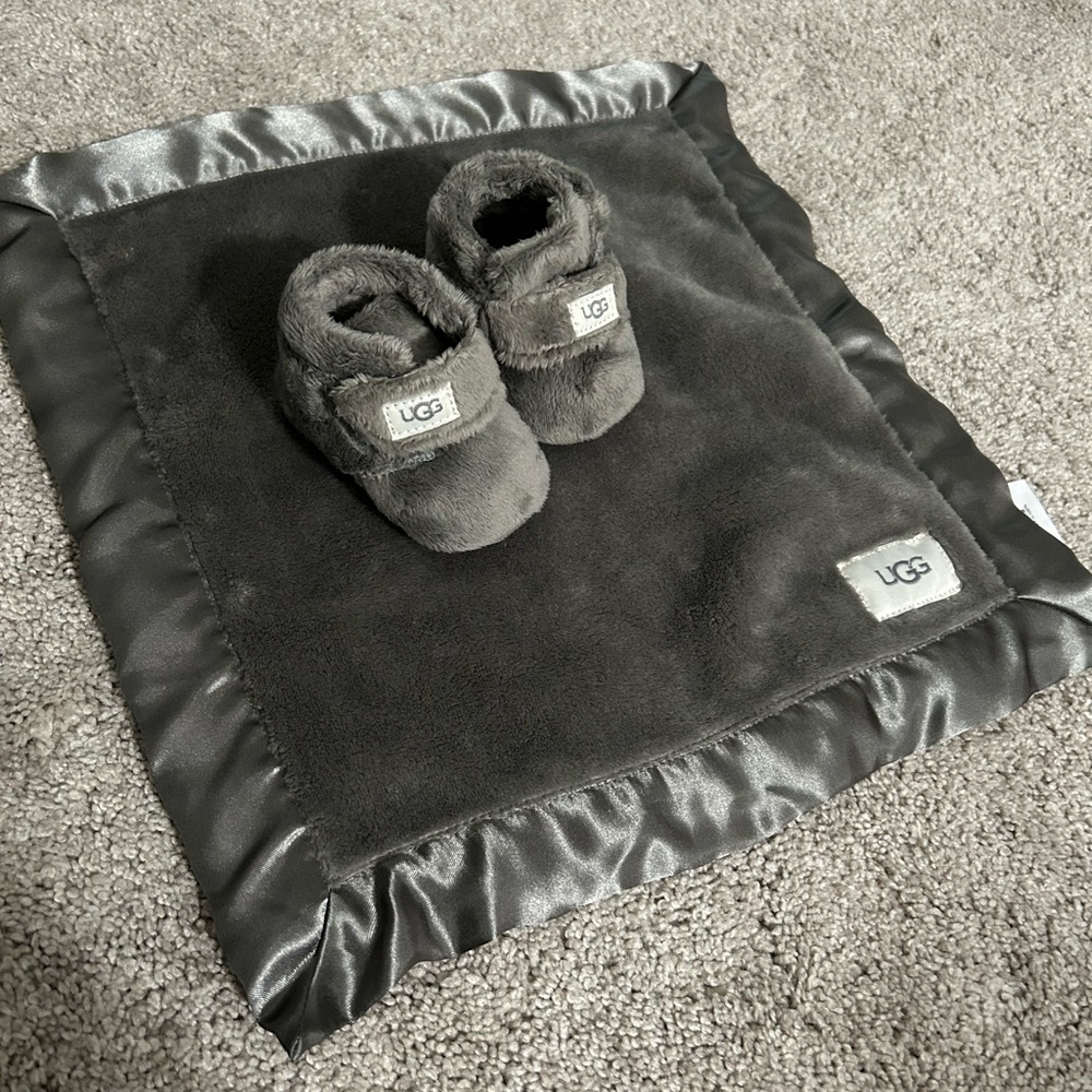 UGG Charcoal Bixbee Baby Booties and Blanket/Lovey Set
